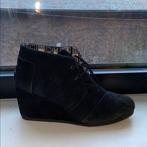 BLACK TOM WEDGES SIZE 10